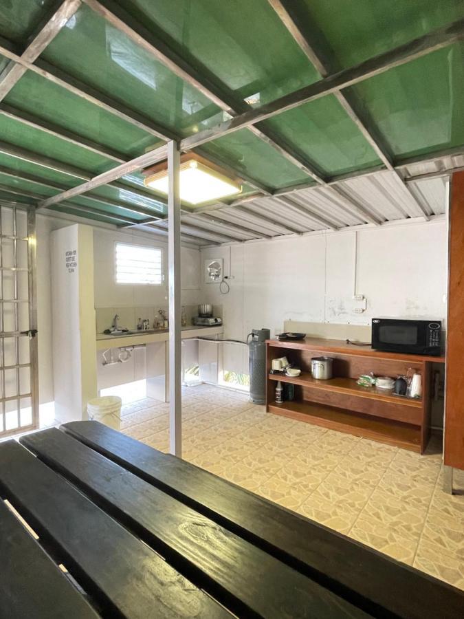 Caye Caulker Beach Hotel מראה חיצוני תמונה